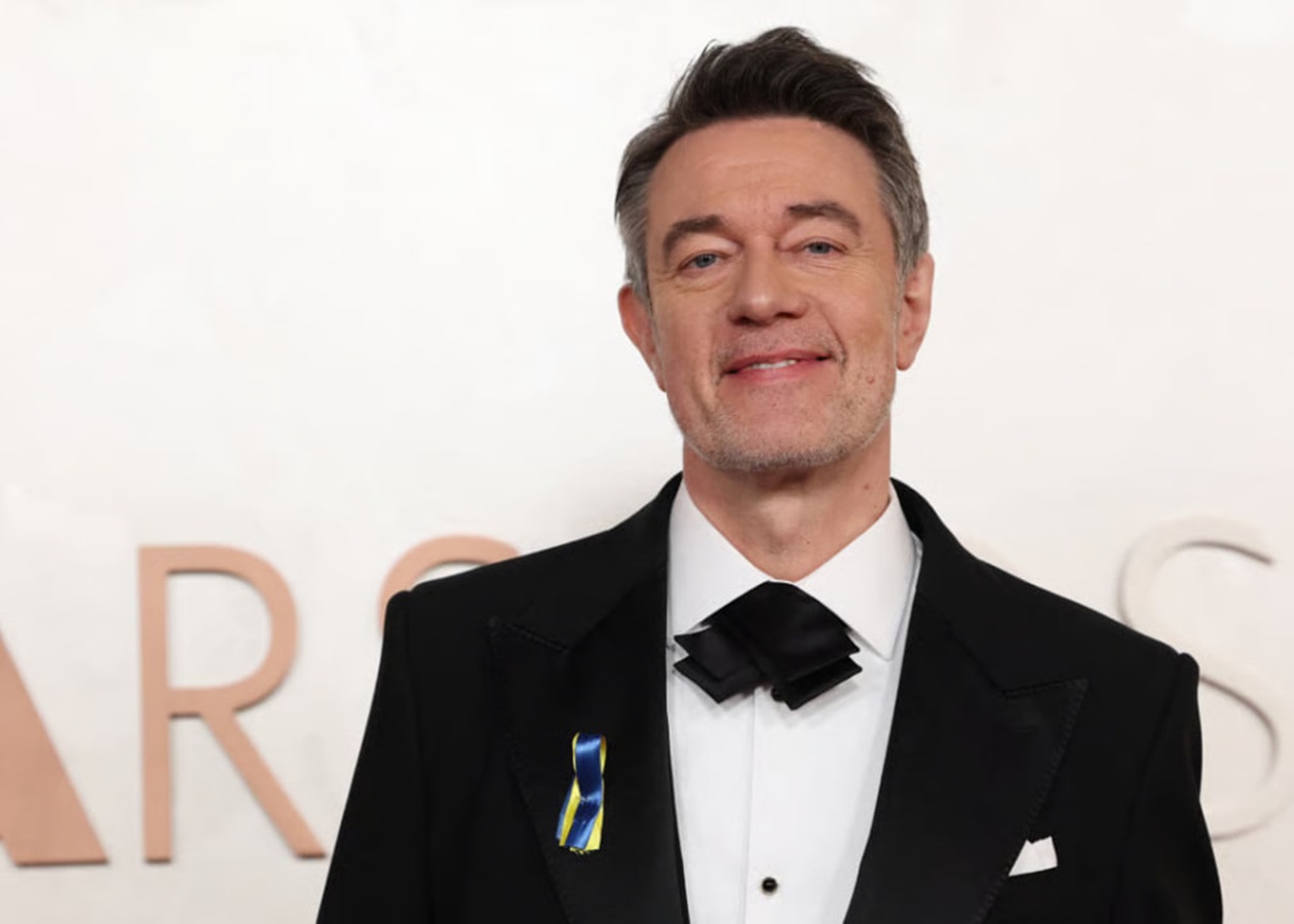 Сценарист Конклаву Пітер Строхан підтримав Україну на червоній доріжці