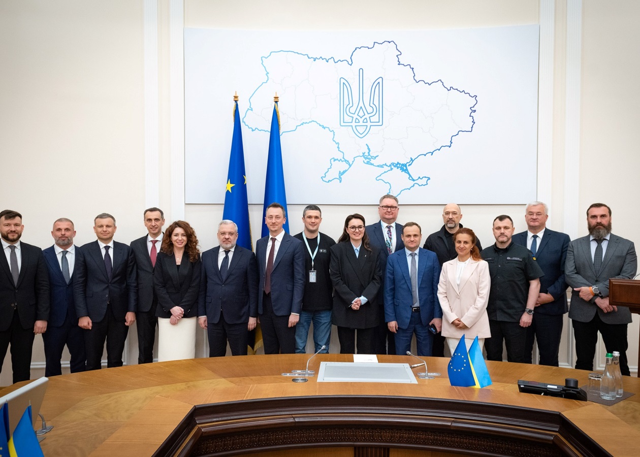 Оновлений Кабмін провів перше засідання