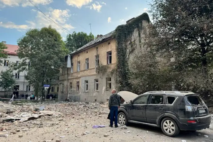 Атака на Львів: пошкоджено десятки будинків, є поранені та загибла (оновлено)