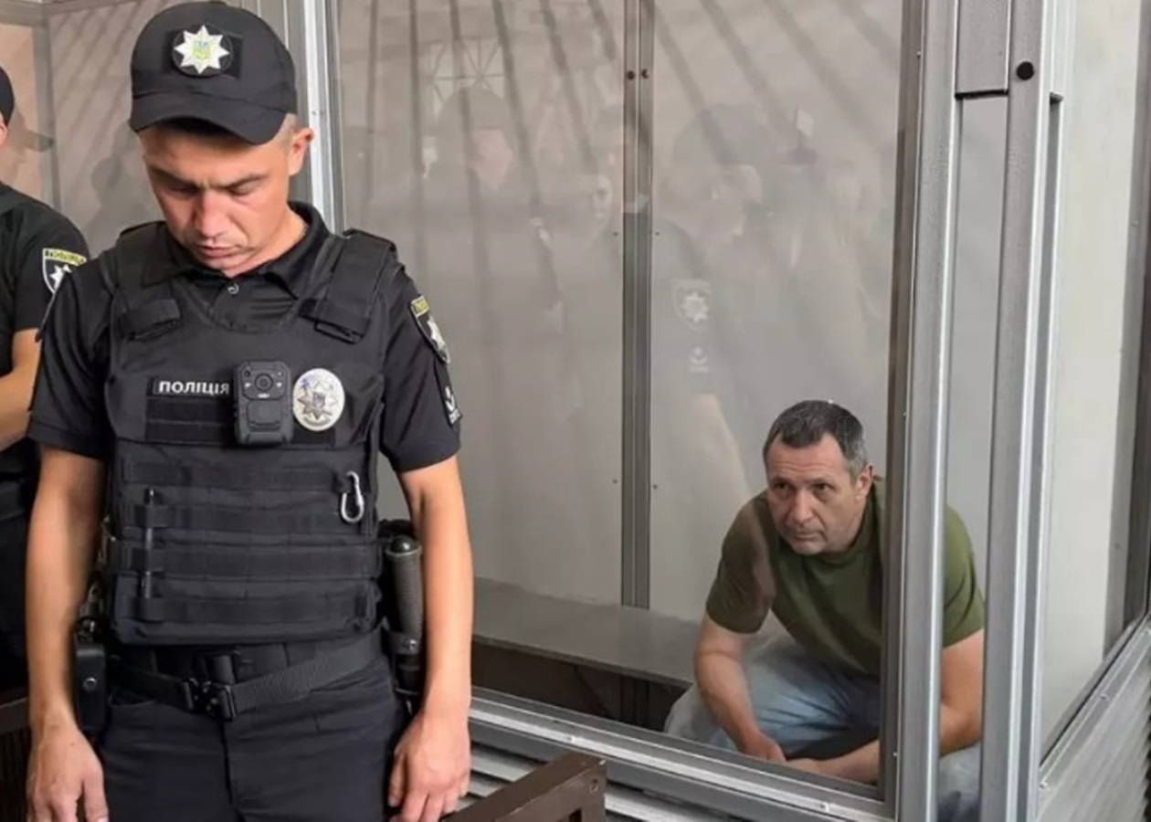 СюжетПрикривається сином? Новий мотив вбивства Парубія