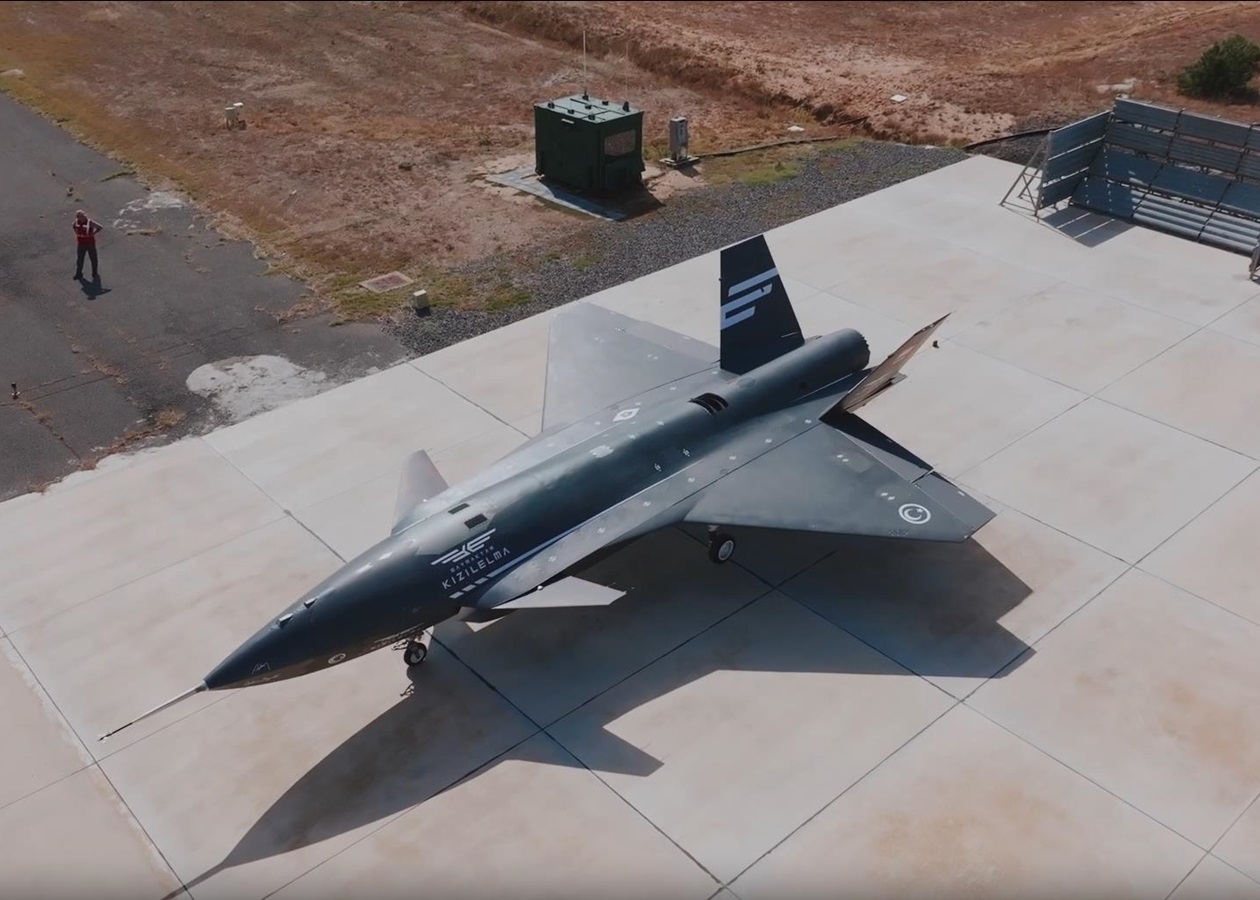 У Туреччині показали випробування безпілотного винищувачв Kızılelma