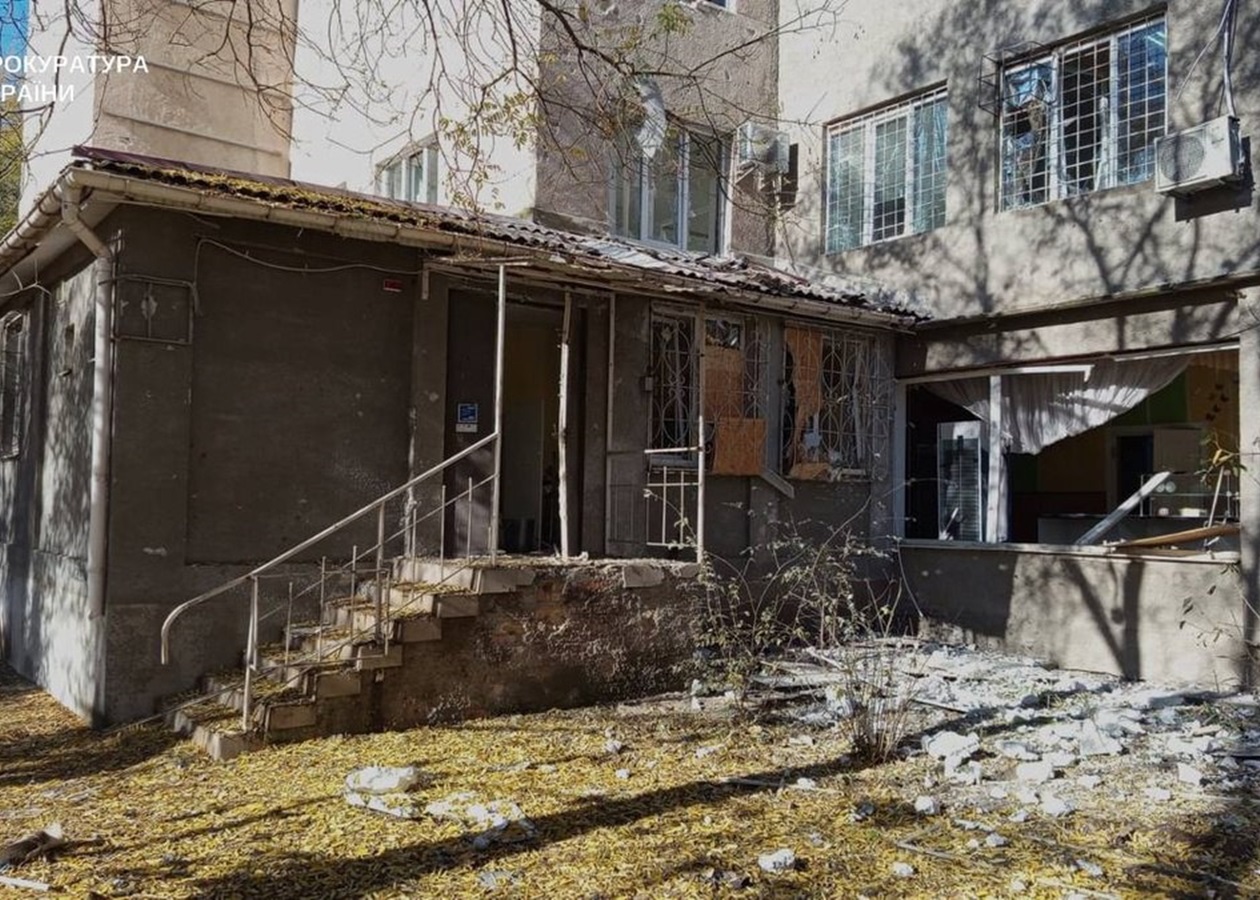 РФ атакувала дитячу лікарню в Херсоні, 9 поранених