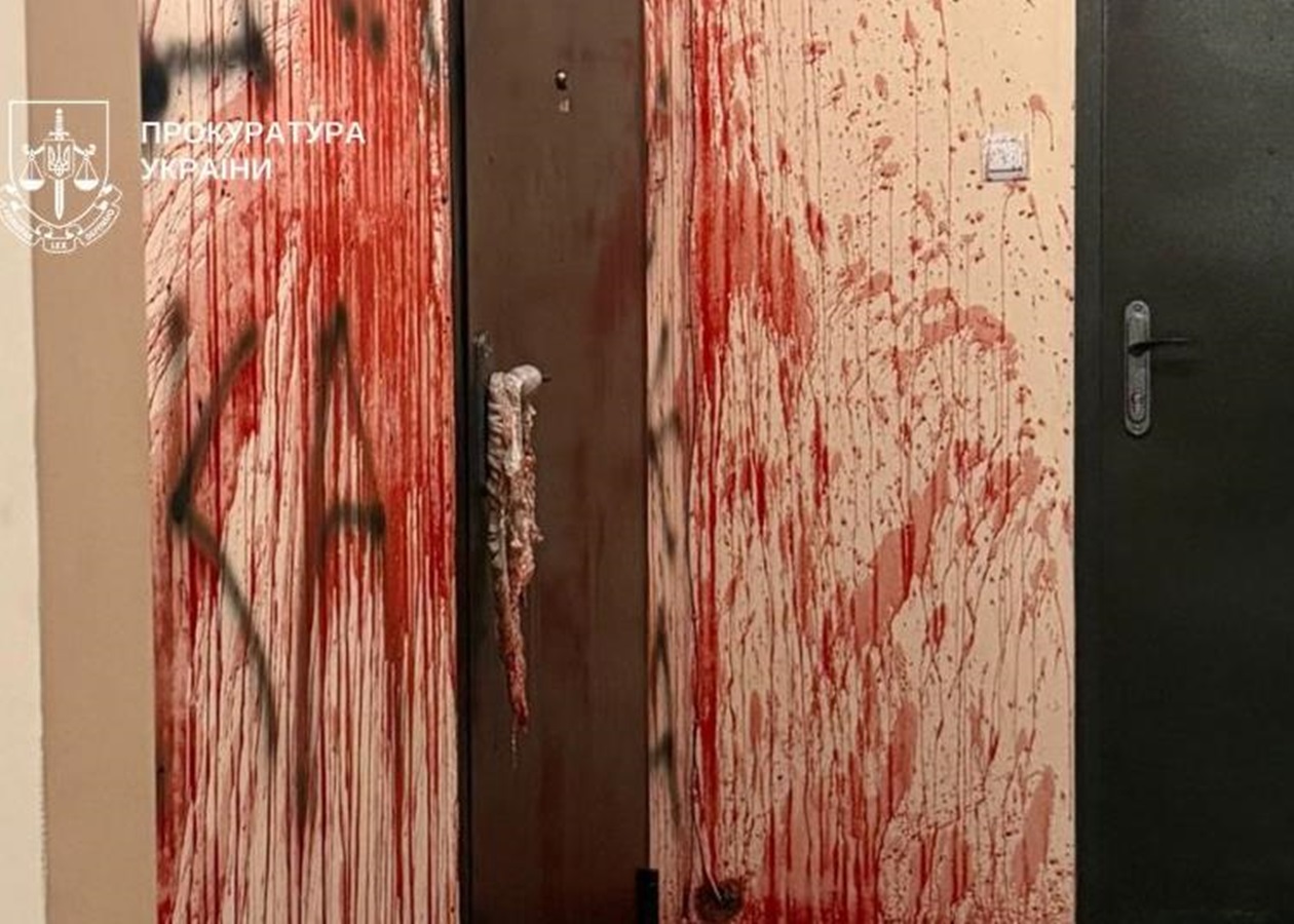 Облив двері колишньої дівчини кров’ю: у Києві суд виніс вирок чоловіку