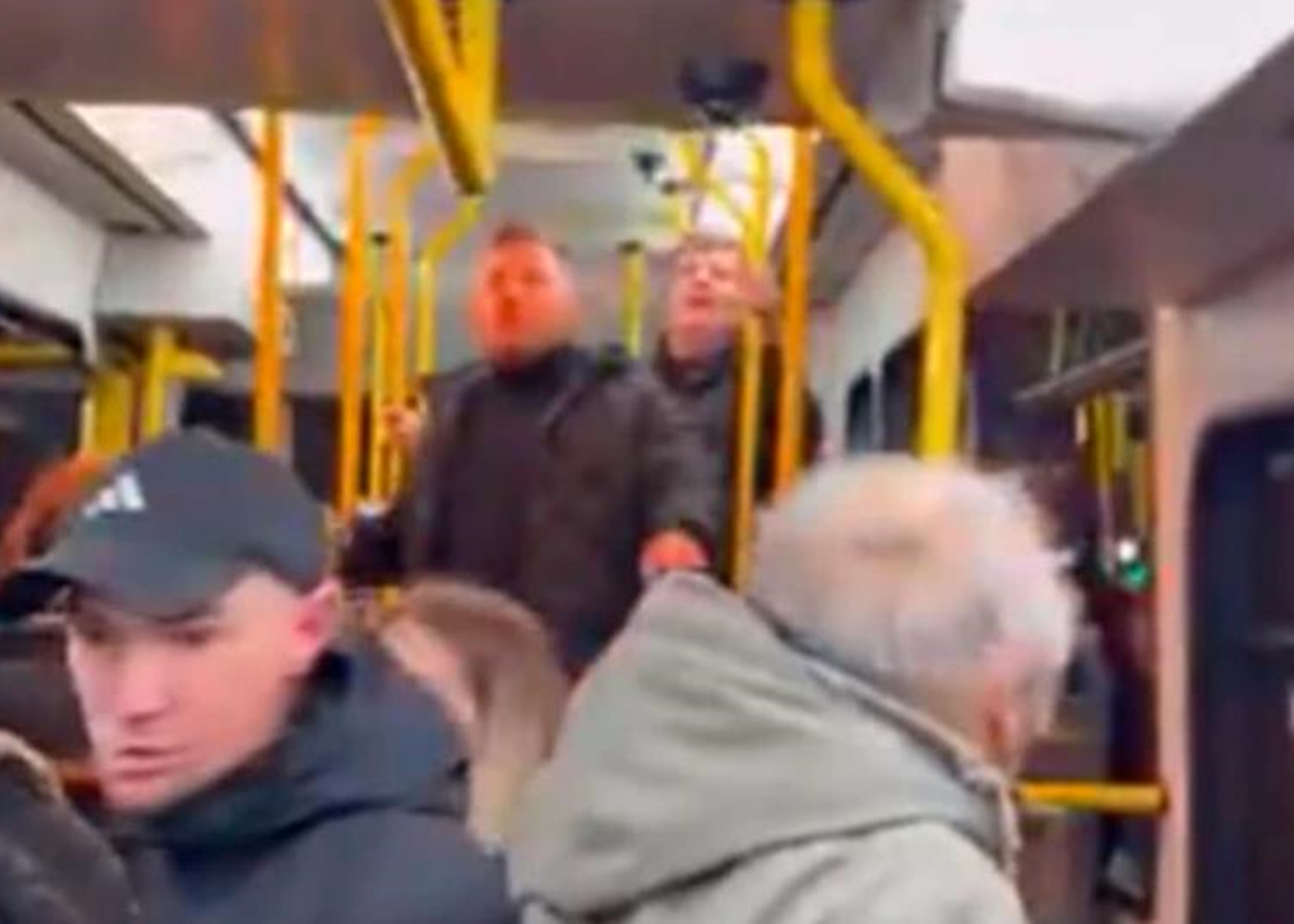 У Польщі двоє чоловіків побили українця у трамваї