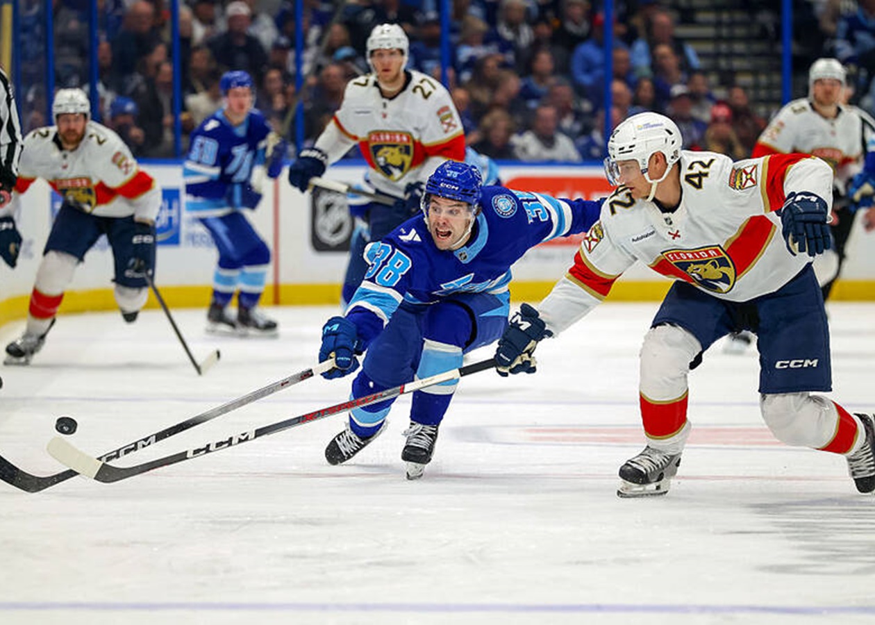 НХЛ: Тампа, Кароліна та Вегас святкують перемоги