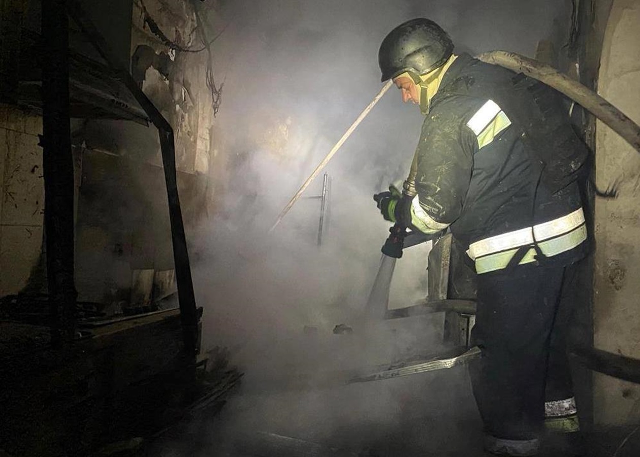 У Запоріжжі після удару росіян загорілась АЗС