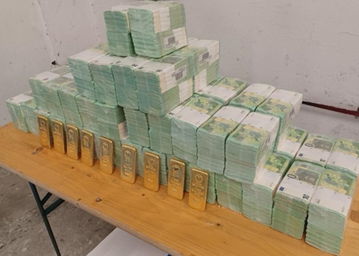 В ЄЦБ пояснили, чим загрожує захоплення Угорщиною готівки України