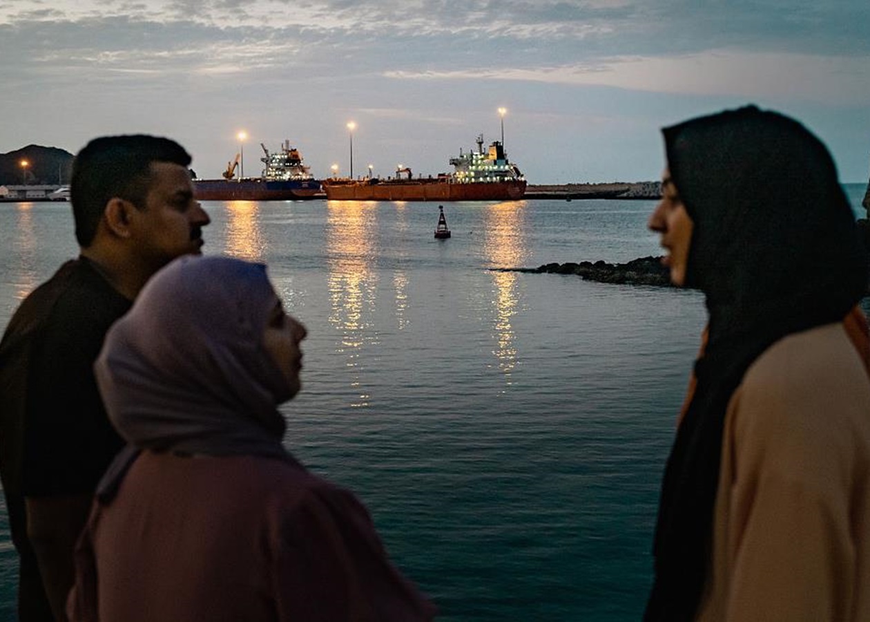 Ормузькою протокою за два дні пройшли тільки сім суден - ЗМІ