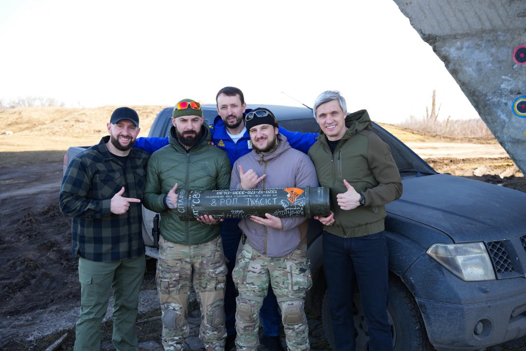 Фонд «Надія», Валерій Дубіль та Анатолій Шкрібляк зустрілися з Героєм України Владиславом Стоцьким і передали допомогу його підрозділу