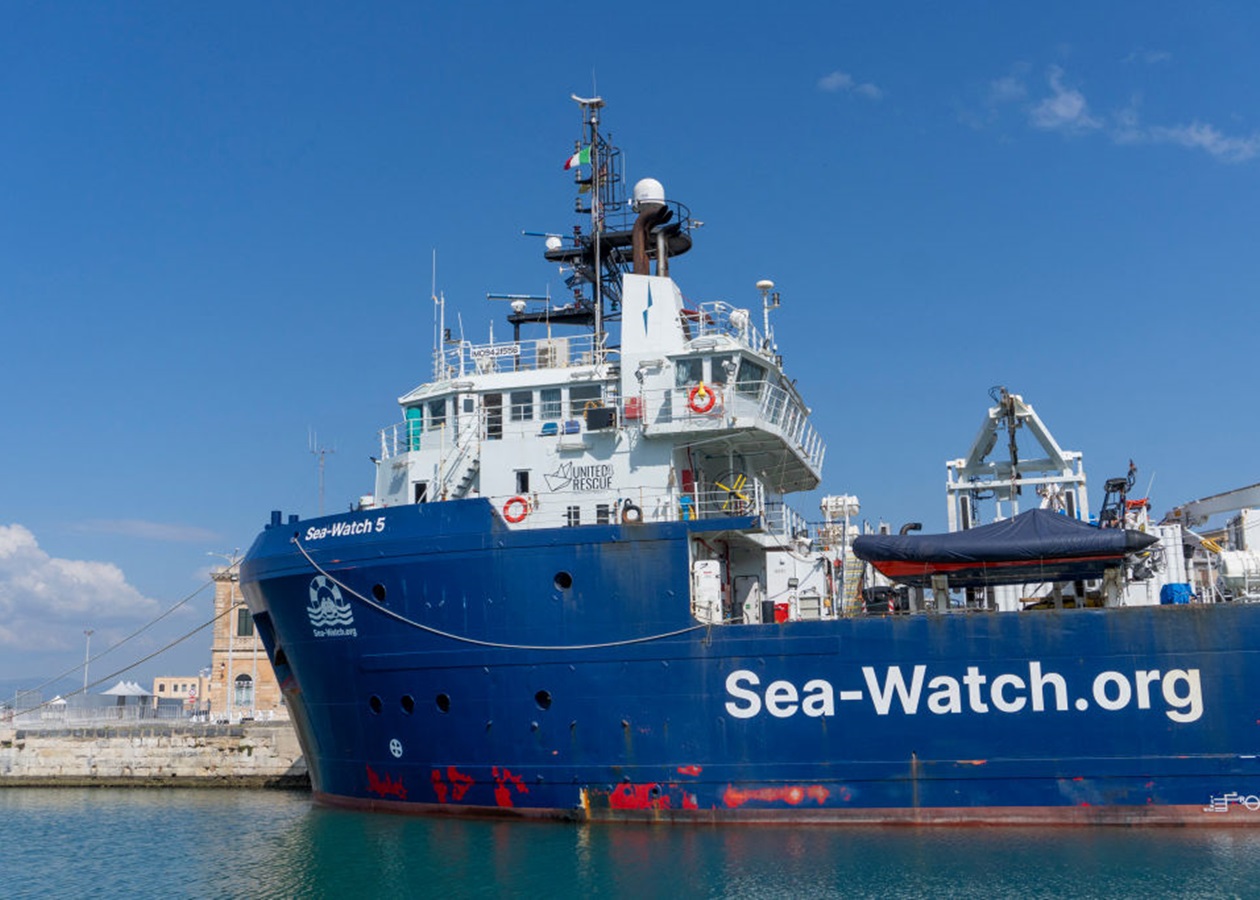 Італія затримала німецьке судно після порятунку мігрантів