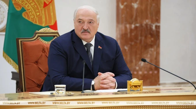 Лукашенко запевнив США, що нападу на Україну чи країни НАТО з боку Білорусі не буде. Джерела