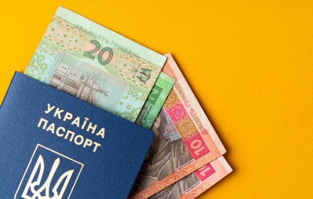 Зарплати зростуть, але і курс долара теж:  Озвучено два плани Кабміну на бюджет до 2029 року