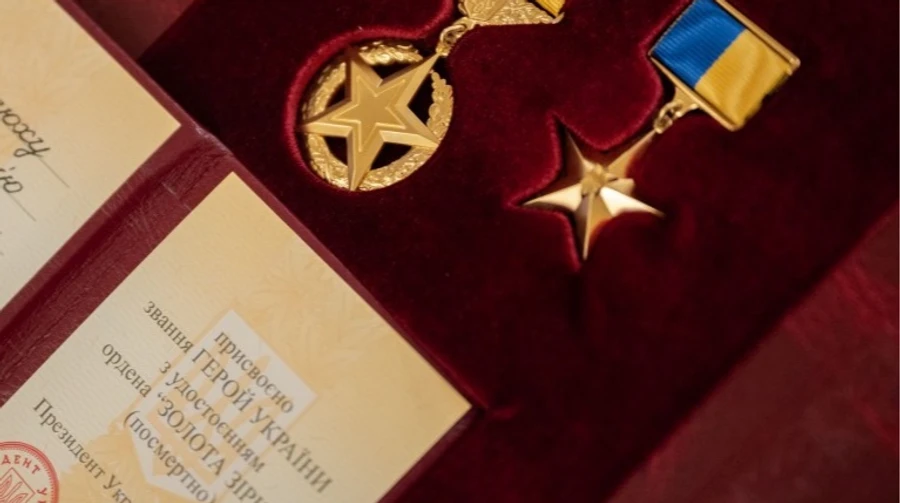 Їхні імена назавжди увійдуть в історію: Зеленський присвоїв звання Героя України дев’ятьом оборонцям