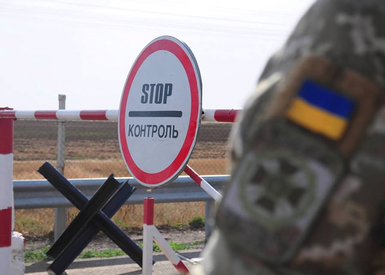 У Чернігові на блокпості намагалися передати вибухівку в бургері