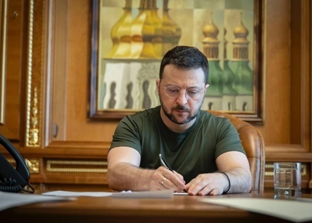 Зеленський підписав продовження мобілізації і воєнного стану