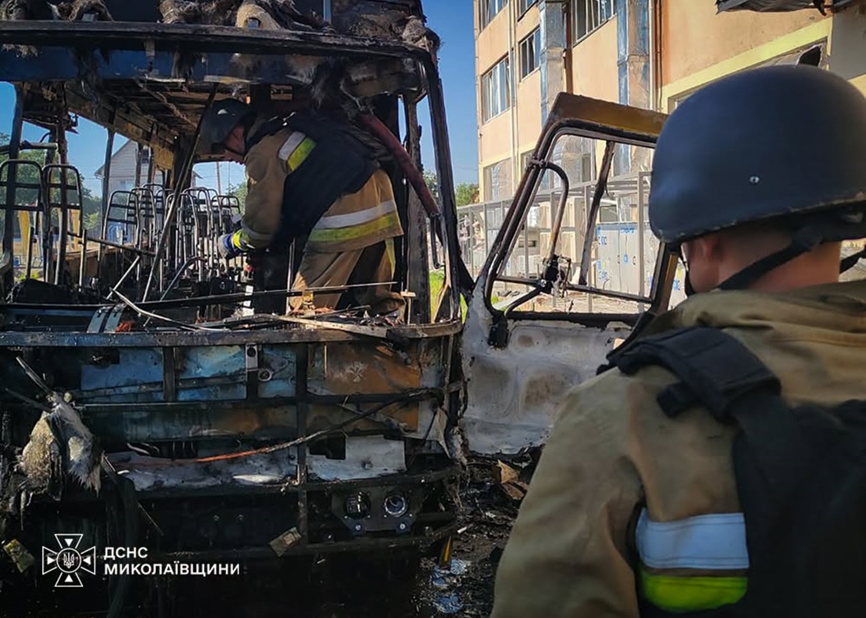 Росіяни вдарили по ліцею в Миколаєві