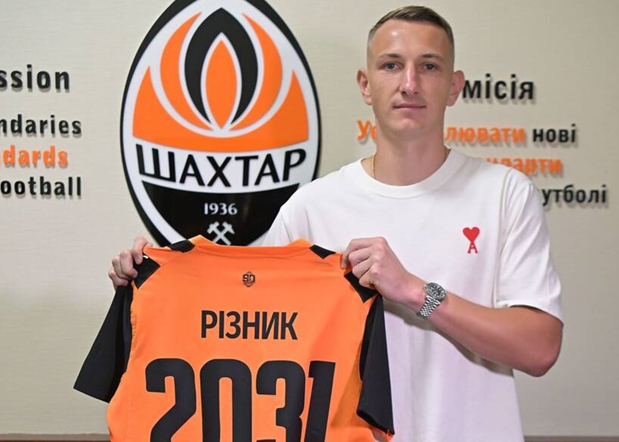 Шахтар підписав новий контракт з основним воротарем