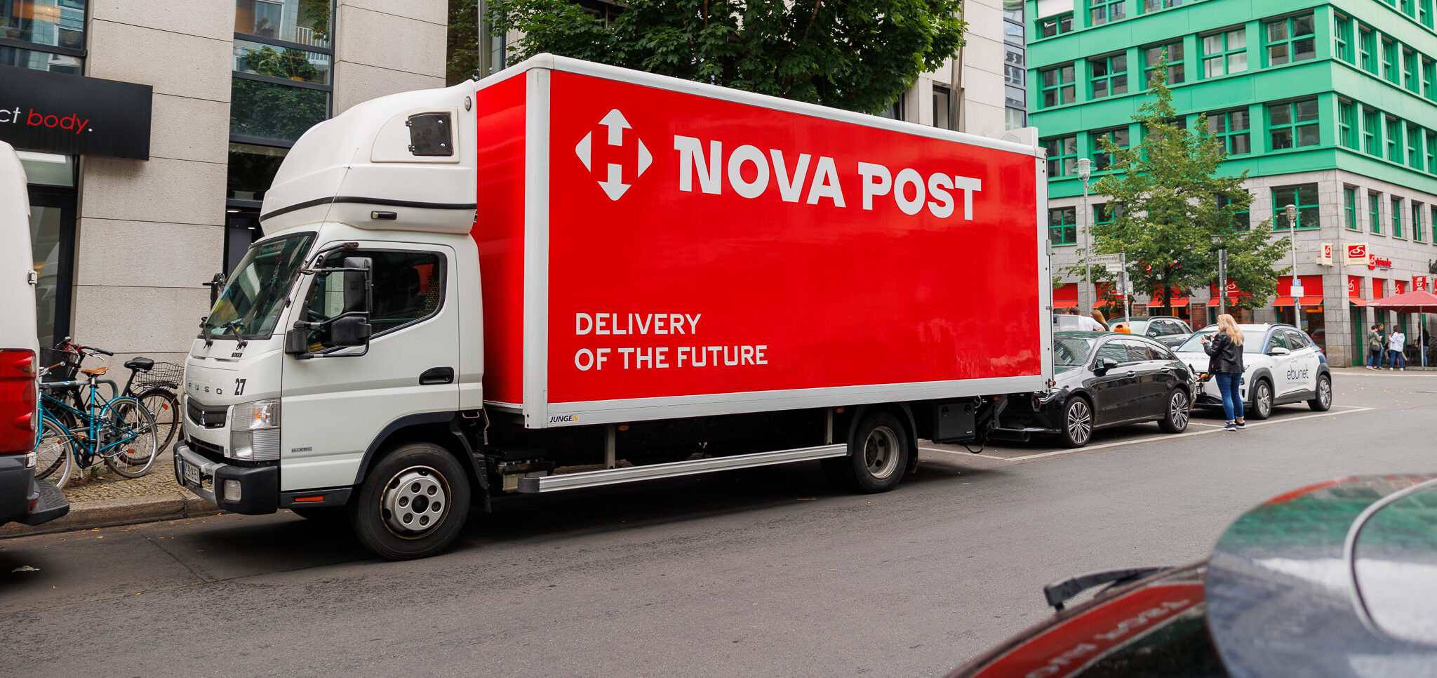 «Нова пошта» перебудовує всю логістику через удари РФ: великі сортувальні центри більше не будуть єдиною опорою