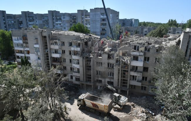 У Львові під завалами будинку знайшли тіло загиблого: пошукова операція триває