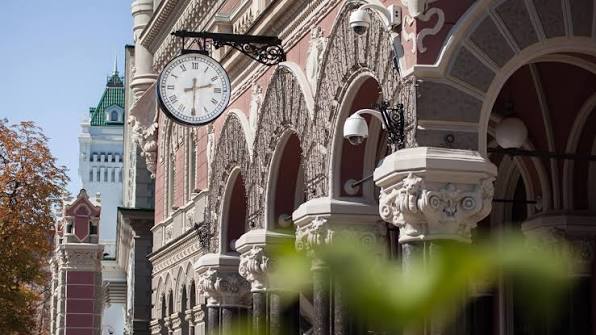 Фінансовий моніторинг проти правосуддя: Національний банк заборонив автоматично блокувати заставні платежі для «ВАКС» – регулятор вимагає змін