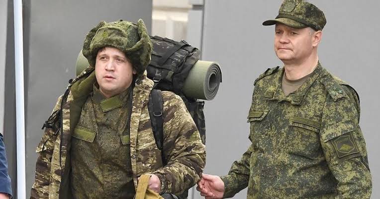 Закручування гайок у РФ: нові обмеження для молоді та підготовка до примусової мобілізації