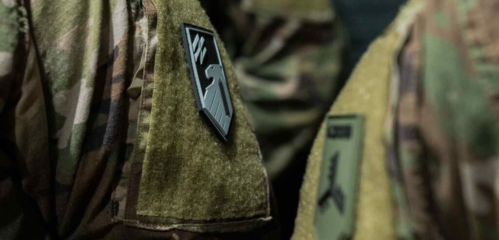 Прапор поставили — село «захопили»: в «Азові» розповіли, як росіяни імітують перемоги на Донеччині