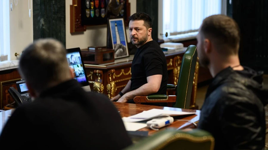 Росія вдарила касетною балістикою між Лаврою та монастирем у Києві: Зеленський розкрив моторошні деталі